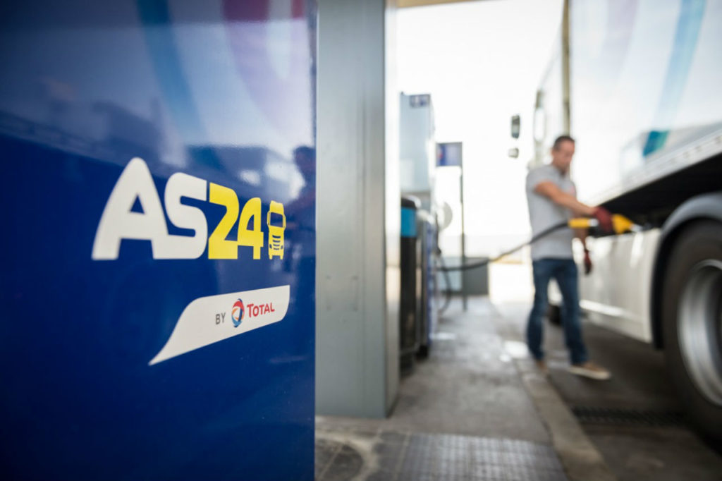 AS 24 est une filiale du groupe Total qui se matérialise sous la forme d'un réseau de stations-service et d'un service de télépéage.