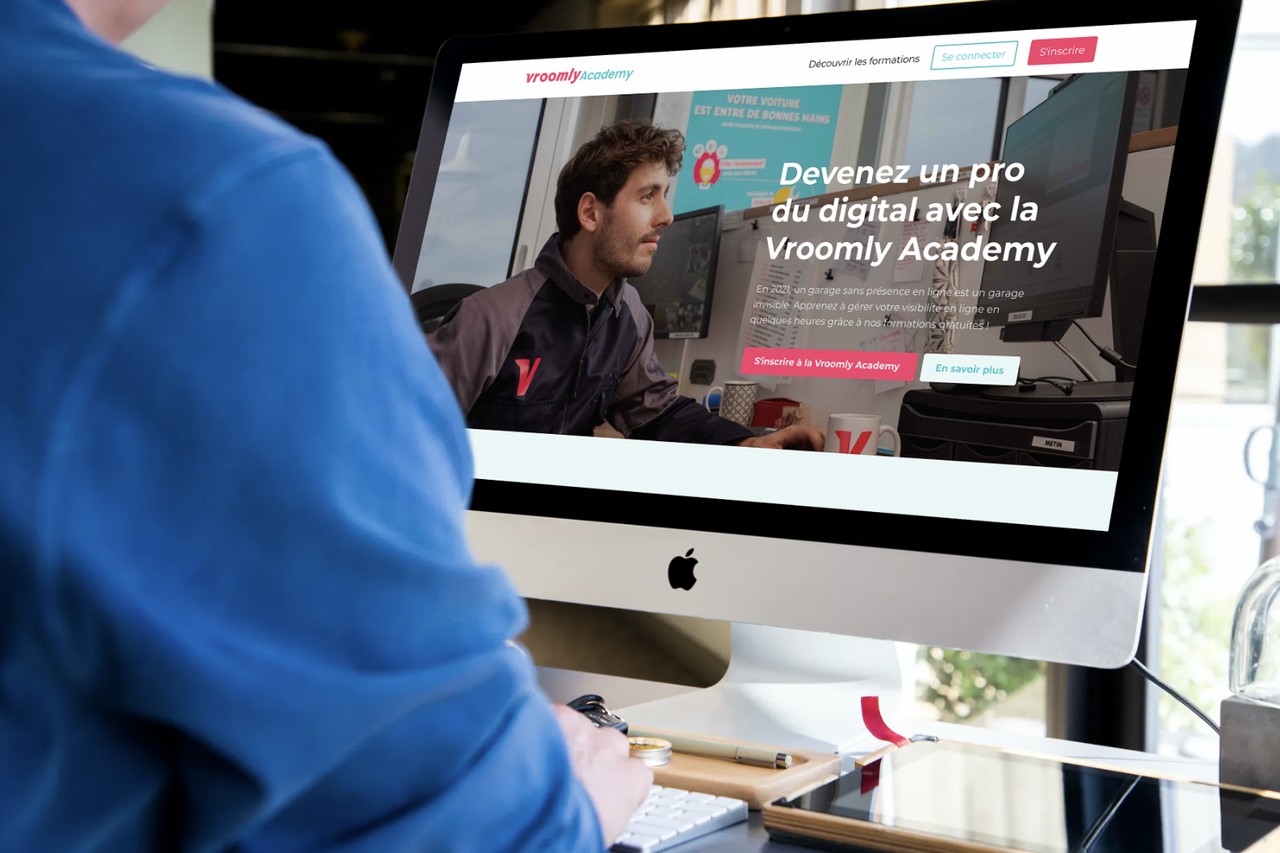 Vroomly lance sa Vroomly Academy avec cinq modules pour booster la visibilité des ateliers sur le web.