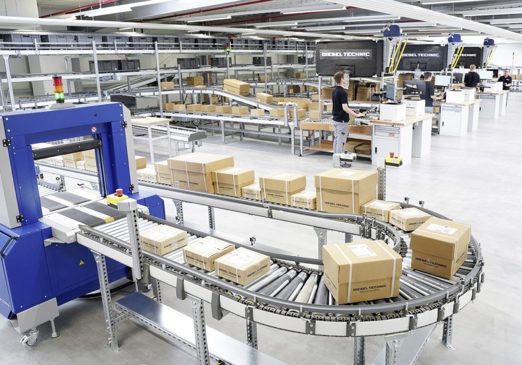 L'entrepôt 100% automatisé de Kirchdorf de Diesel Technic est doté de quatre allées et mesure 17,5 m de haut.