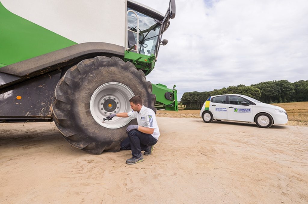 La moitié des 10 000 dépannages agricoles réalisés chaque année par Euromaster le sont pendant la période des récoltes. ©Denis Morel