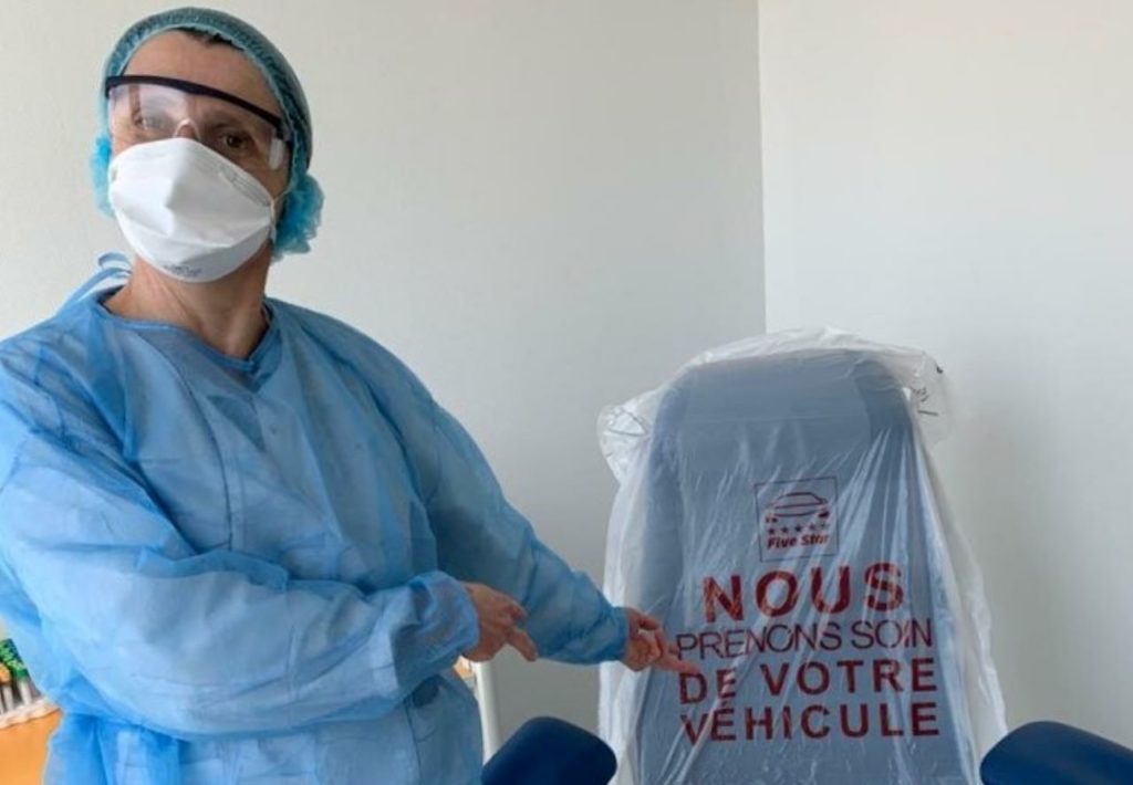 Parmi les nombreuses actions solidaires dès le premier confinement, certains réparateurs et distributeurs ont fourni EPI et housses de protection aux personnels soignants. Des exemples que les organisateurs du salon veulent aujourd'hui valoriser.
