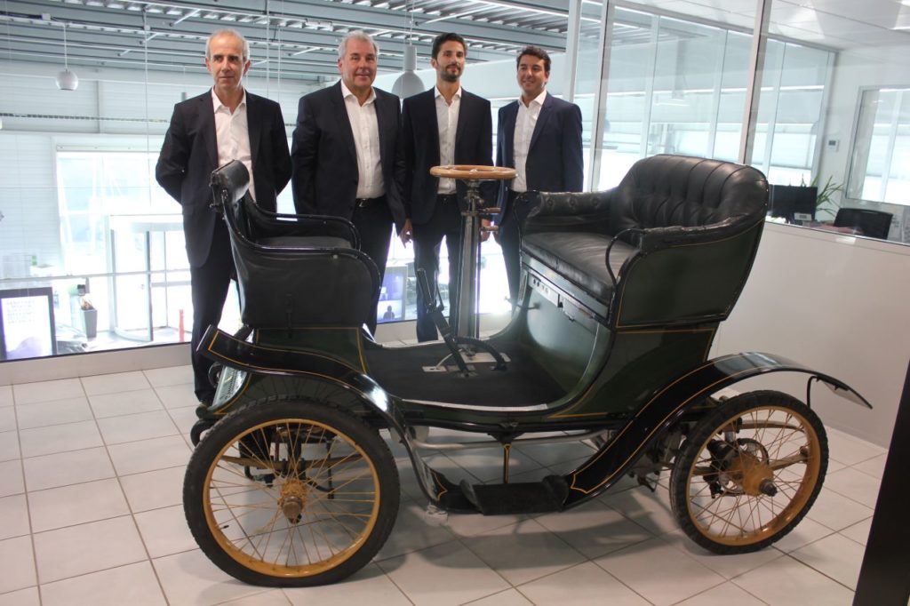 De gauche à droite, l’équipe de direction : Pierre-Marie Bretaudeau (directeur), Thierry (président), Jean-Mathieu (co-dirigeant de Saga Automobile) et Pierre-Olivier Talbot (co-dirigeant de l’activité Autodistribution).