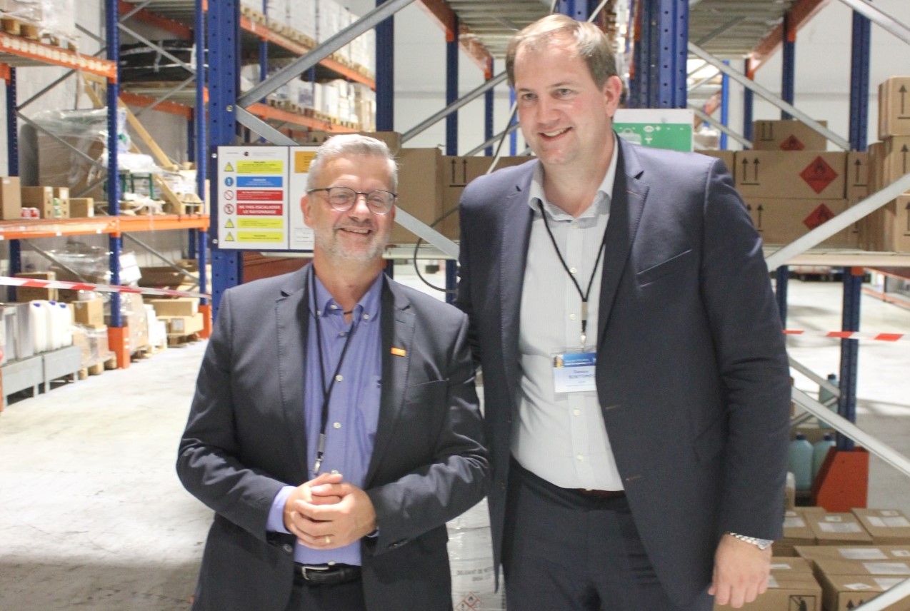 Directeur commercial et opération France de BASF, Éric Verwacht (à gauche) et Damien Bontemps, responsable national des ventes, présentent la nouvelle plateforme BCSF de Vitrolles. A l’avenir, ses capacités pourront croître de plus de 16 %.