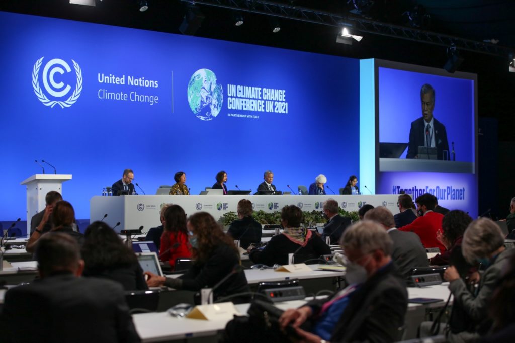 Parmi les nombreuses organisations et entreprises assistant à la COP26 figurent la représentante des assureurs français. ©UNFCCC