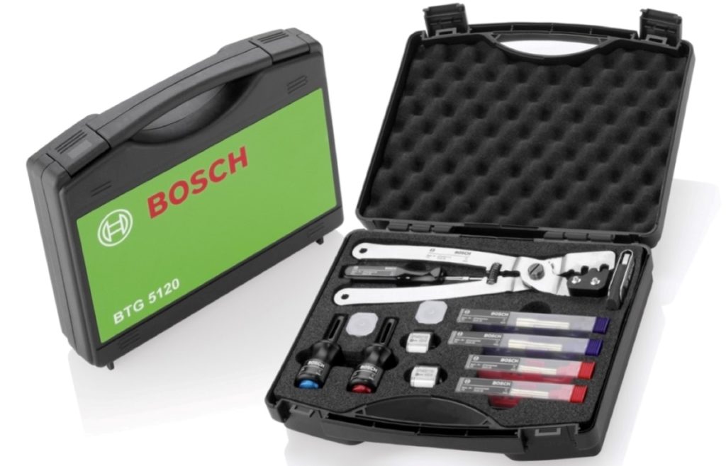 La mallette dédiée au démontage et au remontage d'injecteurs HDEV6 permet aux réparateurs de réparer les véhicules essence les plus récents. ©Bosch