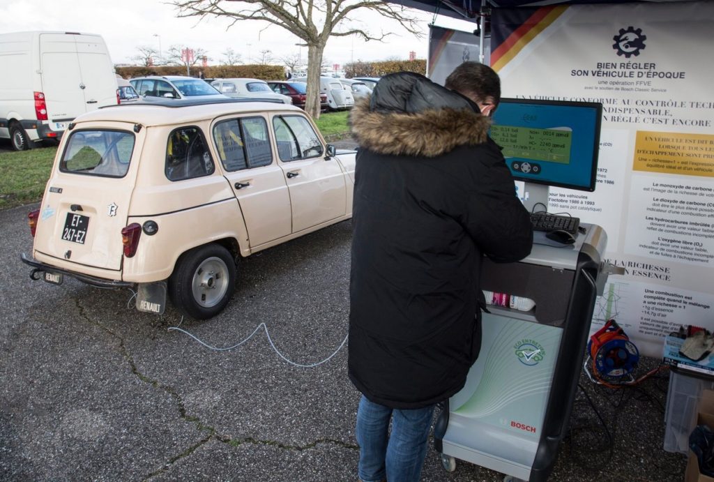 Bosch met son expertise (équipement, pièces, membres du réseau Bosch Classic Service) à la disposition de la FFVE pour faciliter le diagnostic des véhicules anciens. ©FFVE