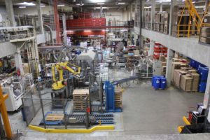 L’usine d’Accor Lubrifiants est largement automatisée, pour produire et conditionner ses fluides Kennols… Ainsi que ceux d’autres marques. ©J2R