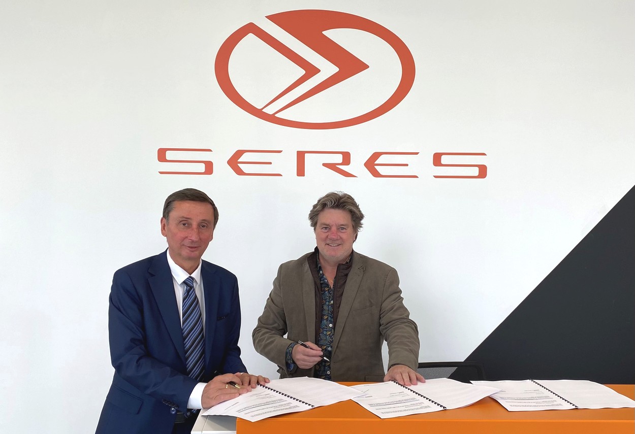 Christophe Rollet, directeur général du groupe Point S, et Didier Sirgue, président de SN Diffusion, importateur de la marque Seres.