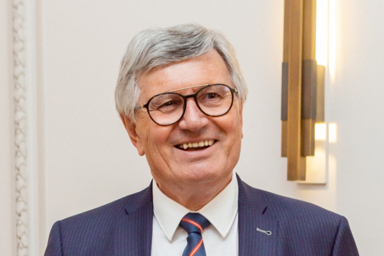 PDG d'un groupe de concessions automobiles basé à Reims, Francis Bartholomé avait été élu pour la première fois à la tête du CNPA (ex-Mobilians) en juin 2014.