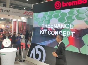 Roberto Caravati présente le Greenance Kit Concept à Automechanika.