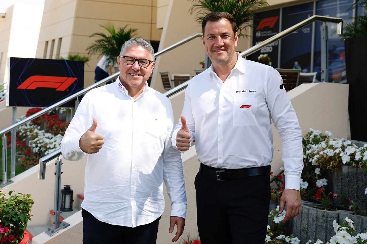 Peter Baumann, directeur marketing, et Brandon Snow, directeur commercial de la Formule 1, lors de la première course de Formule 1 de la saison à Bahreïn. ©Liqui Moly
