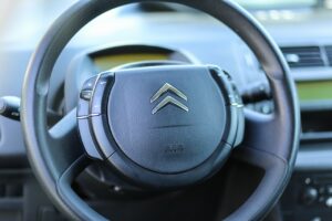 Airbags Stellantis : l’UFC-Que Choisir exige une enquête parlementaire et saisit la justice