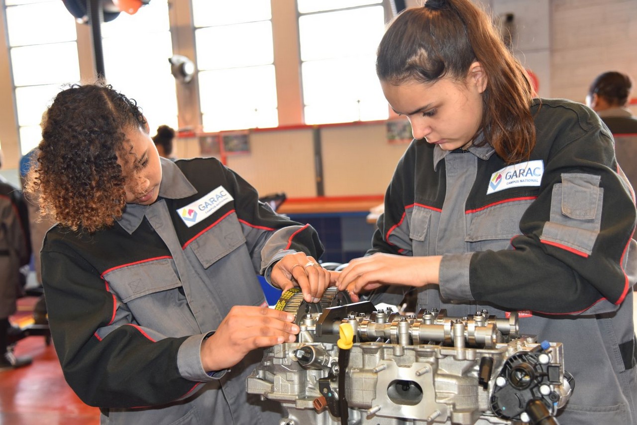 Formation : l’alternance séduit toujours plus, la féminisation accélère