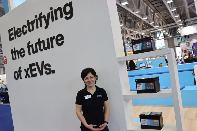 Exide simplifie ses gammes et accélère sur la formation