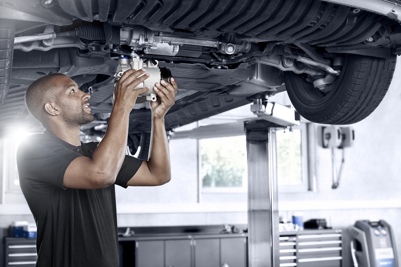 Plus les printemps et les étés sont chauds, plus le marché de la climatisation en tire profit. Le compresseur tombe plus souvent en panne dans ces conditions, car il est plus sollicité. ©Mahle
