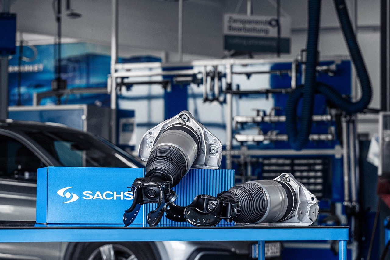 ZF Aftermarket dévoile une nouvelle gamme complète d’amortisseurs avec ressorts pneumatiques Sachs. ©ZF
