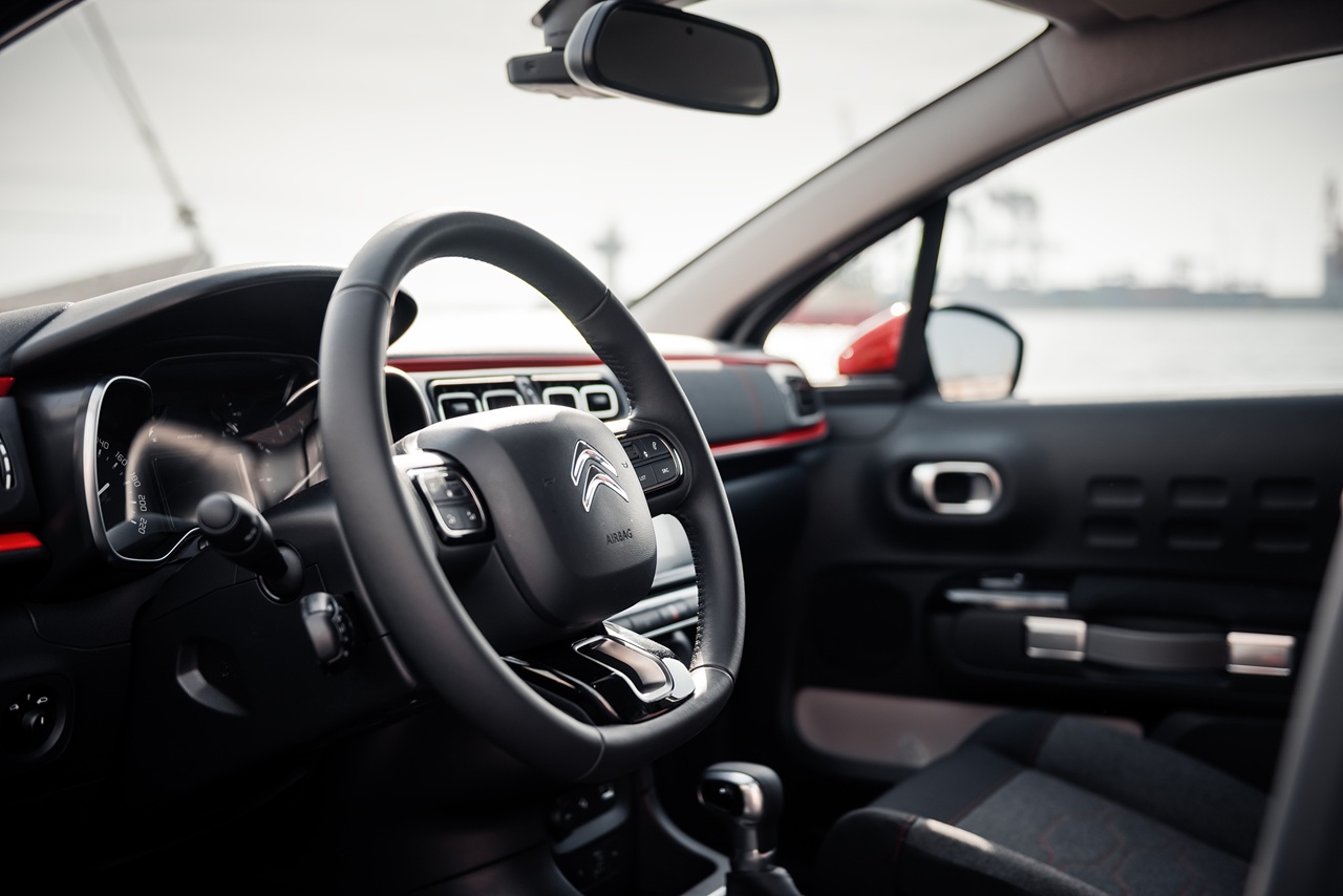 L'action de groupe entreprise par l'UFC-Que Choisir vise à obtenir de Stellantis des dédommagements financiers pour tous les propriétaires de véhicules équipés d'airbags Takata. ©AdobeStock_andrbk