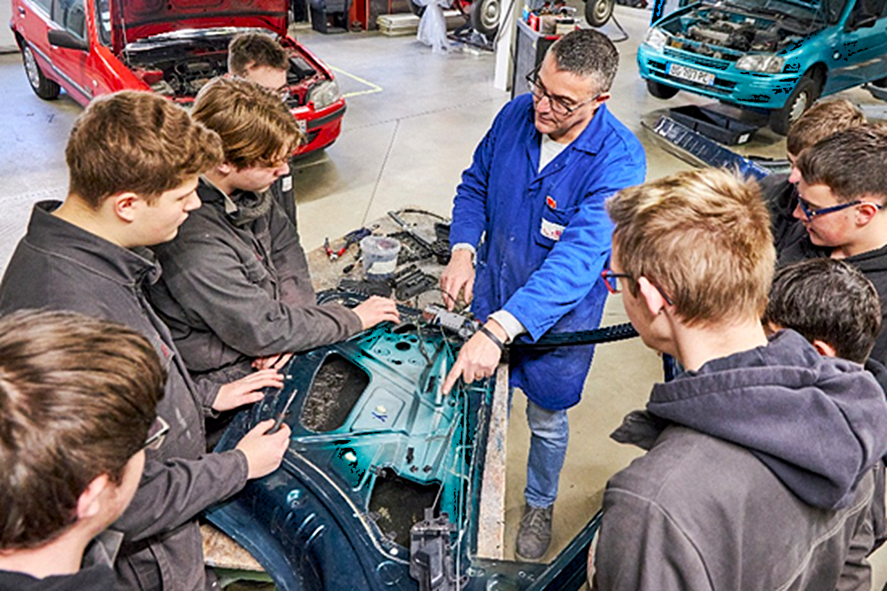 Atelier carrosserie Institut Lemonnier
