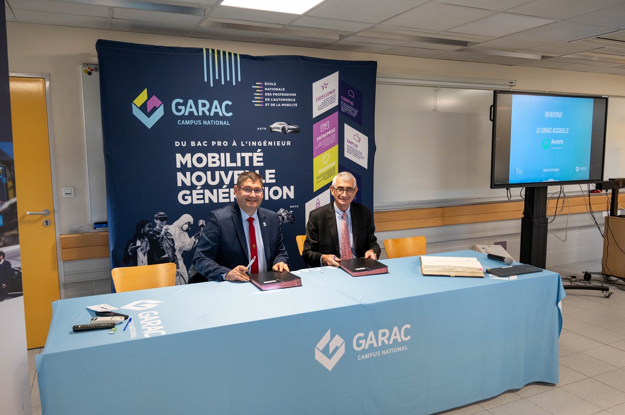 Laurent Roux, directeur général du Garac, et Antoine Herteman, président de l'Avere France, lors de la signature de leur partenariat.