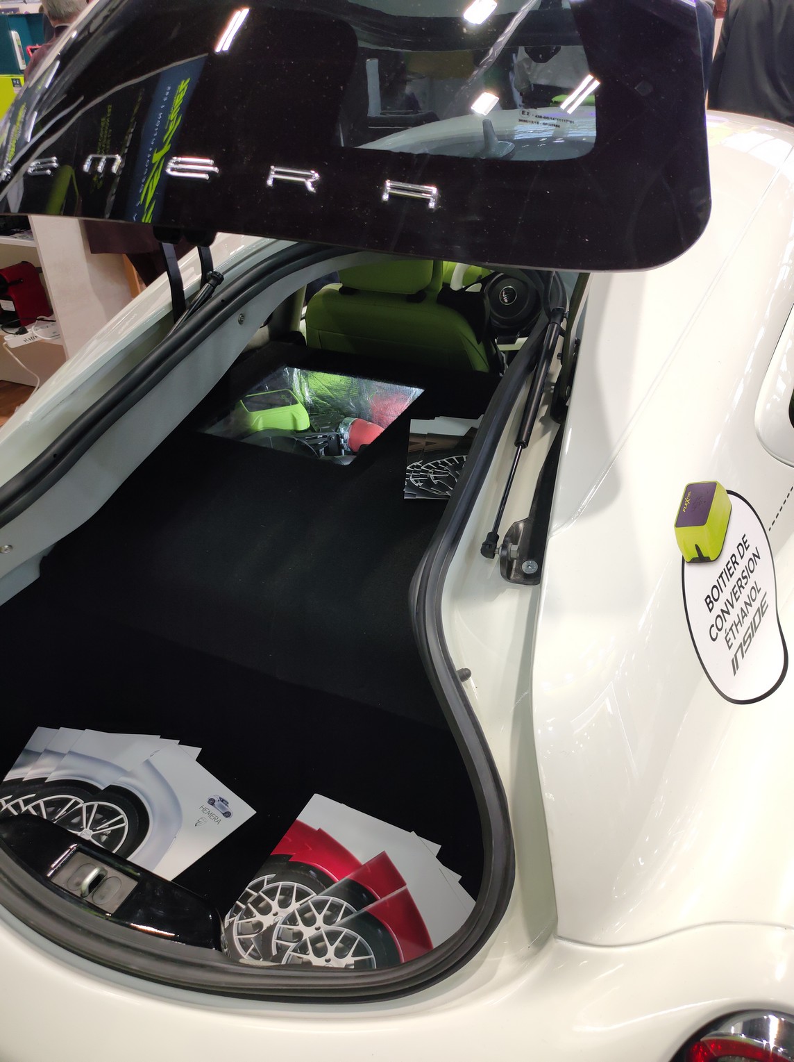 Un boitier de conversion à l'E85 de FFED directement dans la voiture de PGO. ©J2R/FLM