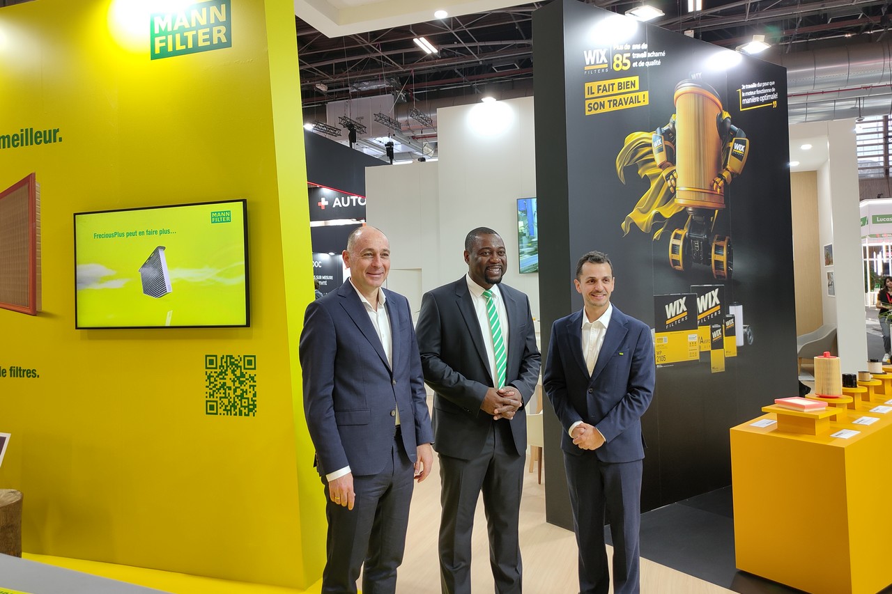 De gauche à droite : Jorge Sala (vice-président automotive aftermarket Europe), Cédric Dackam (PDG automotive aftermarket monde) et Philippe Astier (directeur commercial automotive aftermarket France et Benelux). ©J2R/FLM