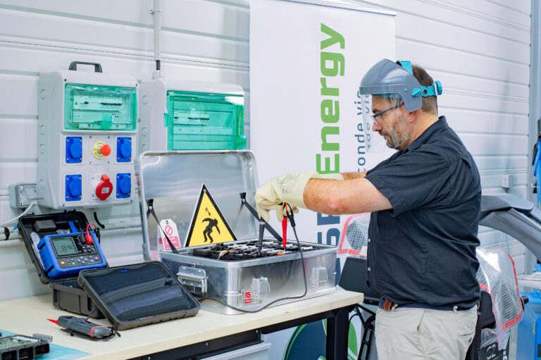 Le groupe Surplus Recyclage ouvre une usine de reconditionnement de batteries