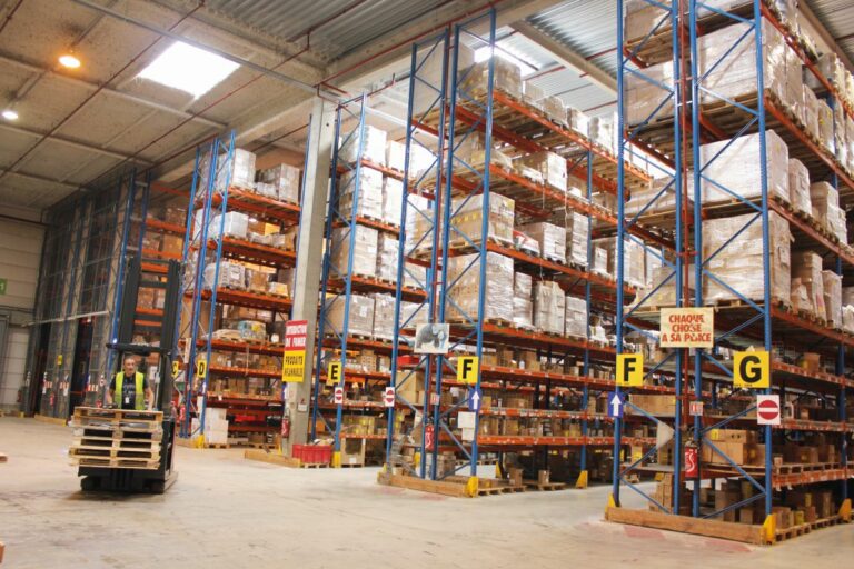 Peinture : les réseaux fortifient leurs positions et s