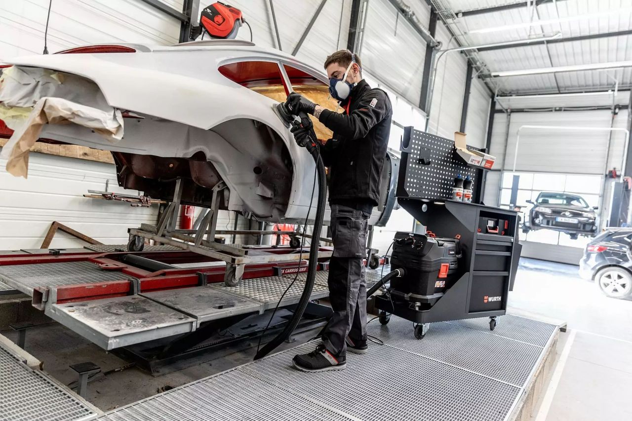 Système de ponçage complet dans une carrosserie