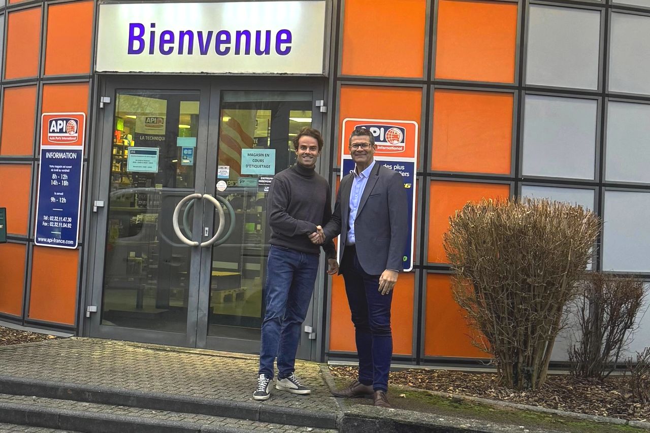 Antoine Beaudet (à gauche), dirigeant d’Eudiff, et Jean-Philippe Peguenet, cédant des deux sites API repris par le groupe normand. ©Eudiff