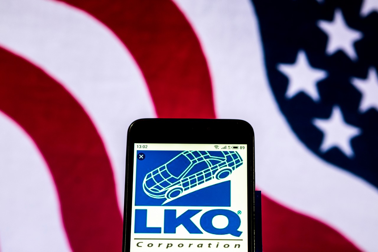 La capitalisation boursière de LKQ Corporation a reculé de 20 % en un an malgré plusieurs cessions d’actifs. ©AdobeStock