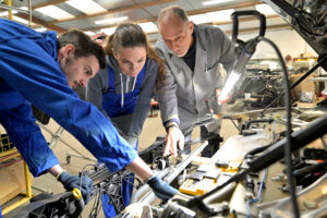 Formation automobile : plus de 73 000 jeunes inscrits en 2025