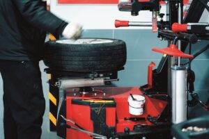 Démonte-pneus : moins de force, plus de maîtrise