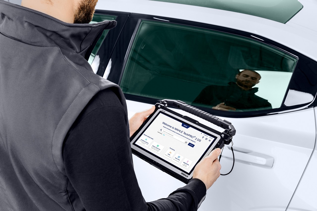 Avec RemotePRO Air, Mahle permet aux garages multimarques d’accéder à distance aux données des véhicules connectés via son outil TechPRO 2. ©Mahle