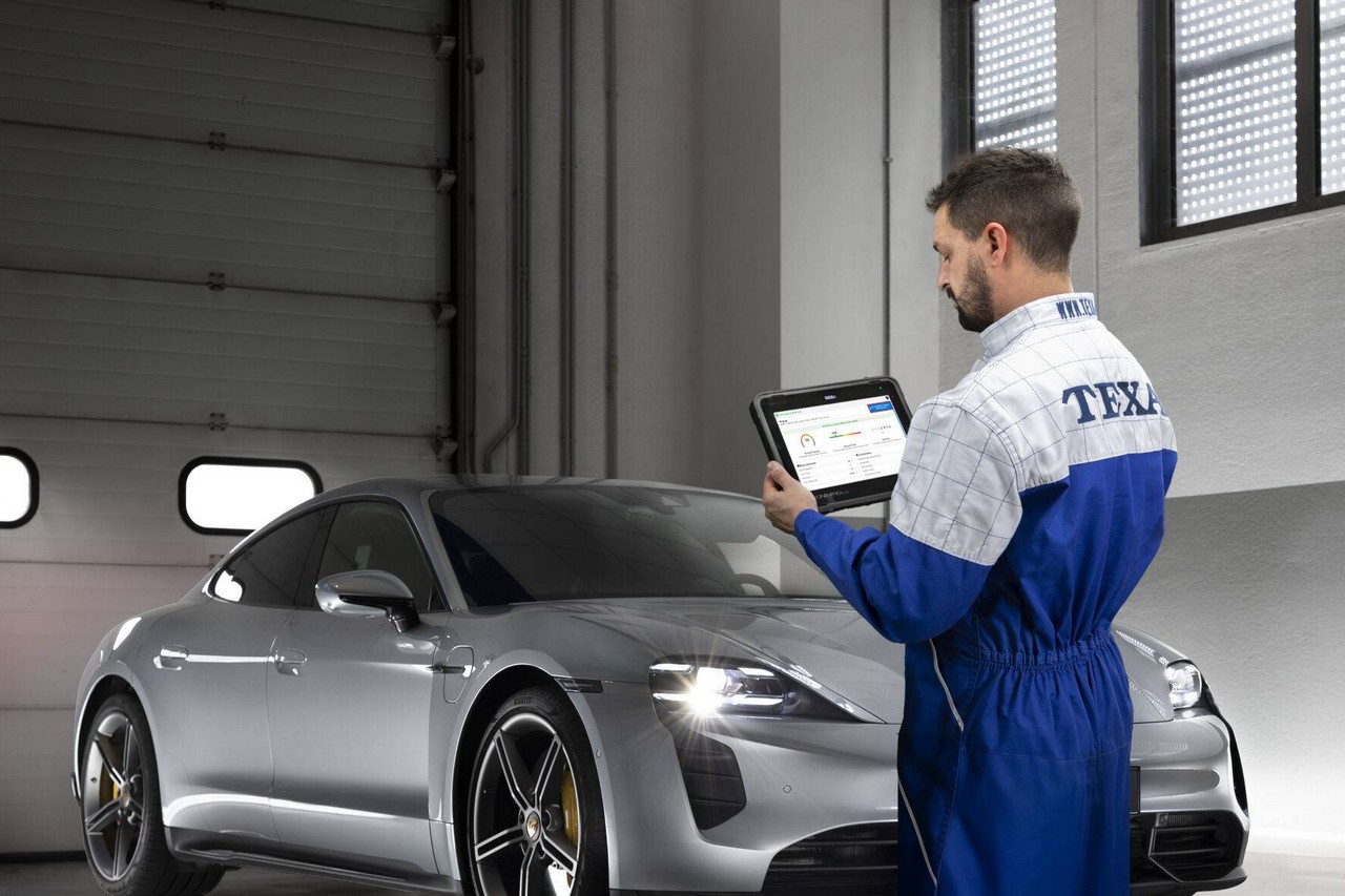 La nouvelle fonction SoH intégrée à IDC6 de Texa permet aux ateliers de mesurer et certifier l’état de santé des batteries de véhicules électriques et hybrides rechargeables. ©Texa