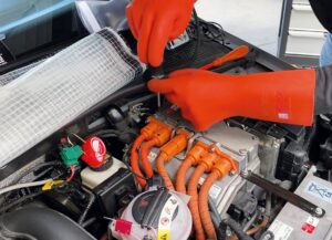 Véhicule électrique en atelier