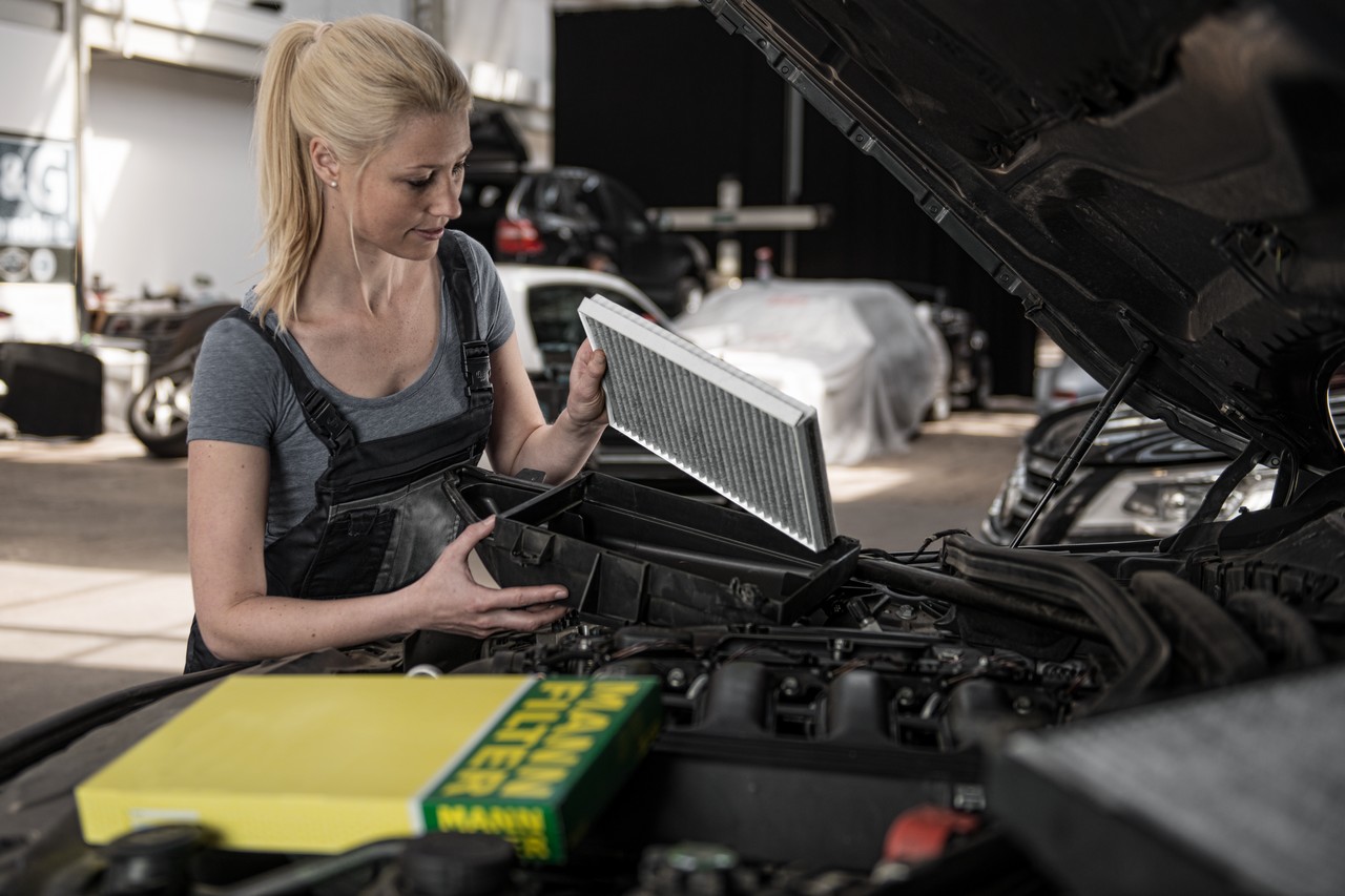 Les gammes de filtres sont bien fournies chez les équipementiers et fournisseurs, qui tentent de coller au plus près de la première monte. ©Mann Filter