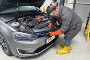 Véhicules électriques : quels nouveaux ressorts pour la rechange ?