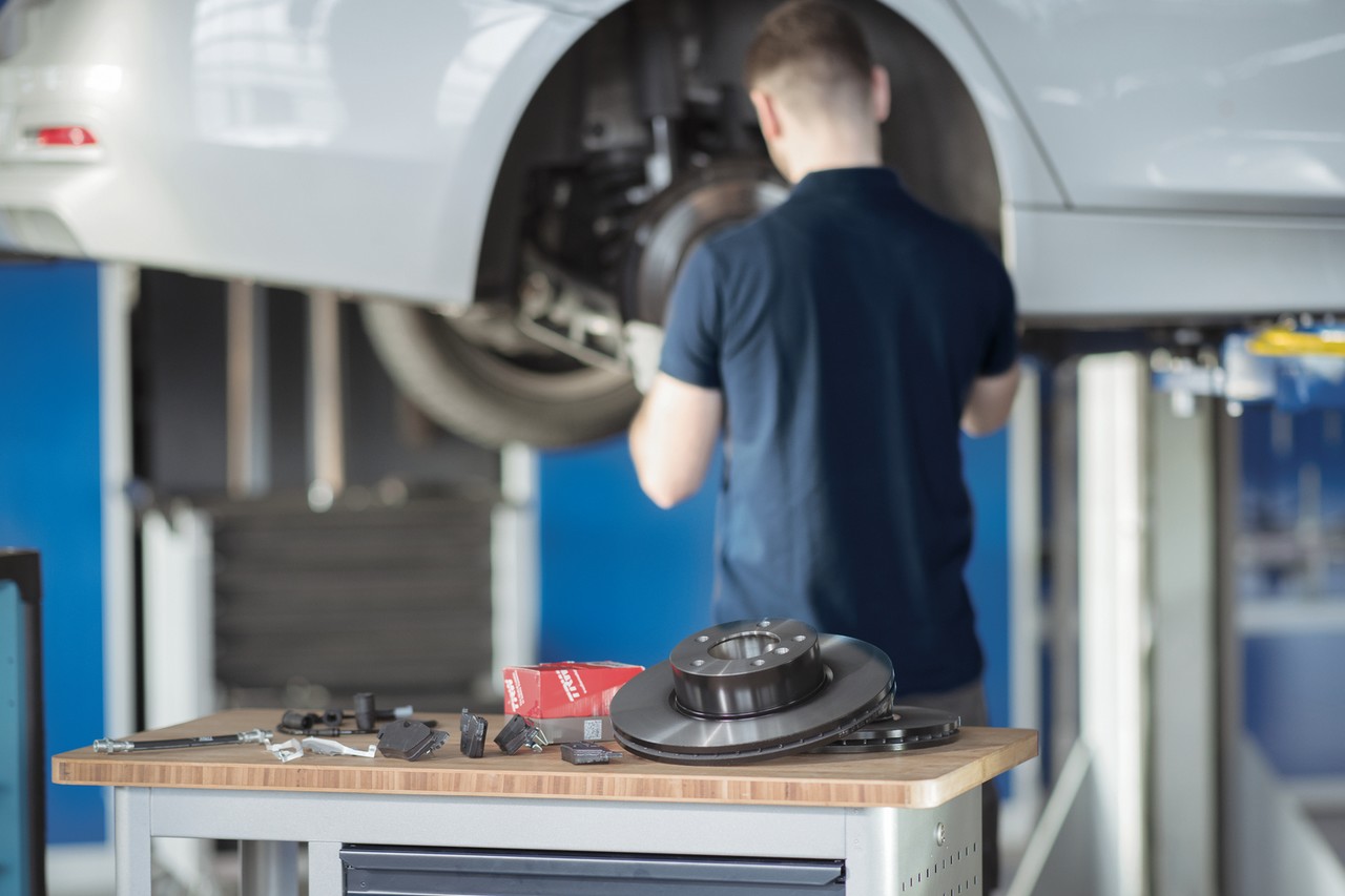 Dans un contexte économique tendu, les garages et distributeurs automobiles restent particulièrement exposés aux tensions de trésorerie. ©ZF