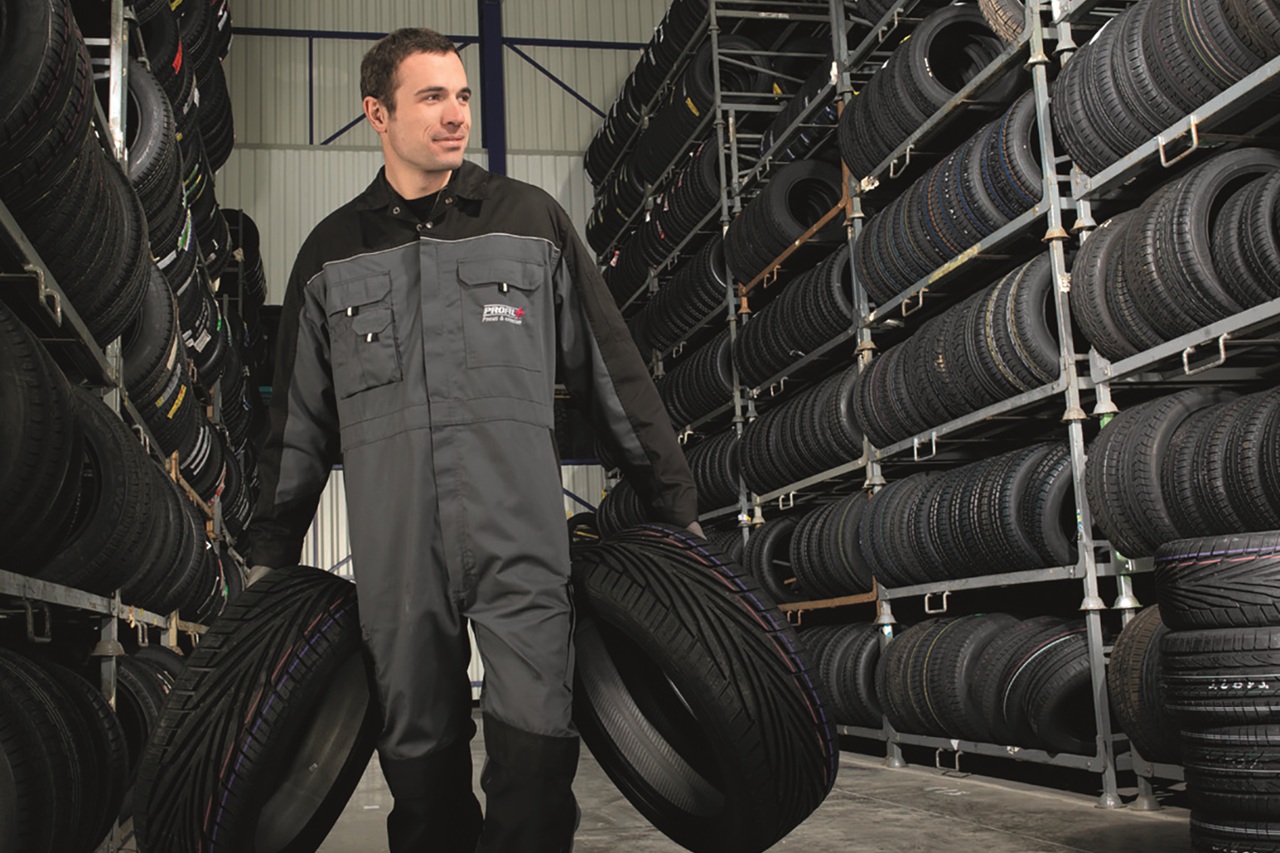 La multiplication des dimensions et des références complique la gestion des stocks en atelier, poussant les distributeurs à structurer leur logistique. ©Profil Plus