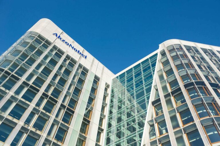 AkzoNobel rejette l’offensive de Sherwin-Williams et Nippon Paint