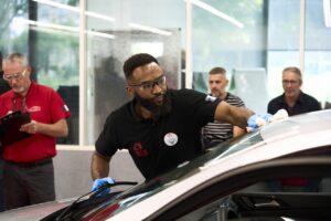 Comment les aides à la conduite font évoluer le métier de technicien vitrage