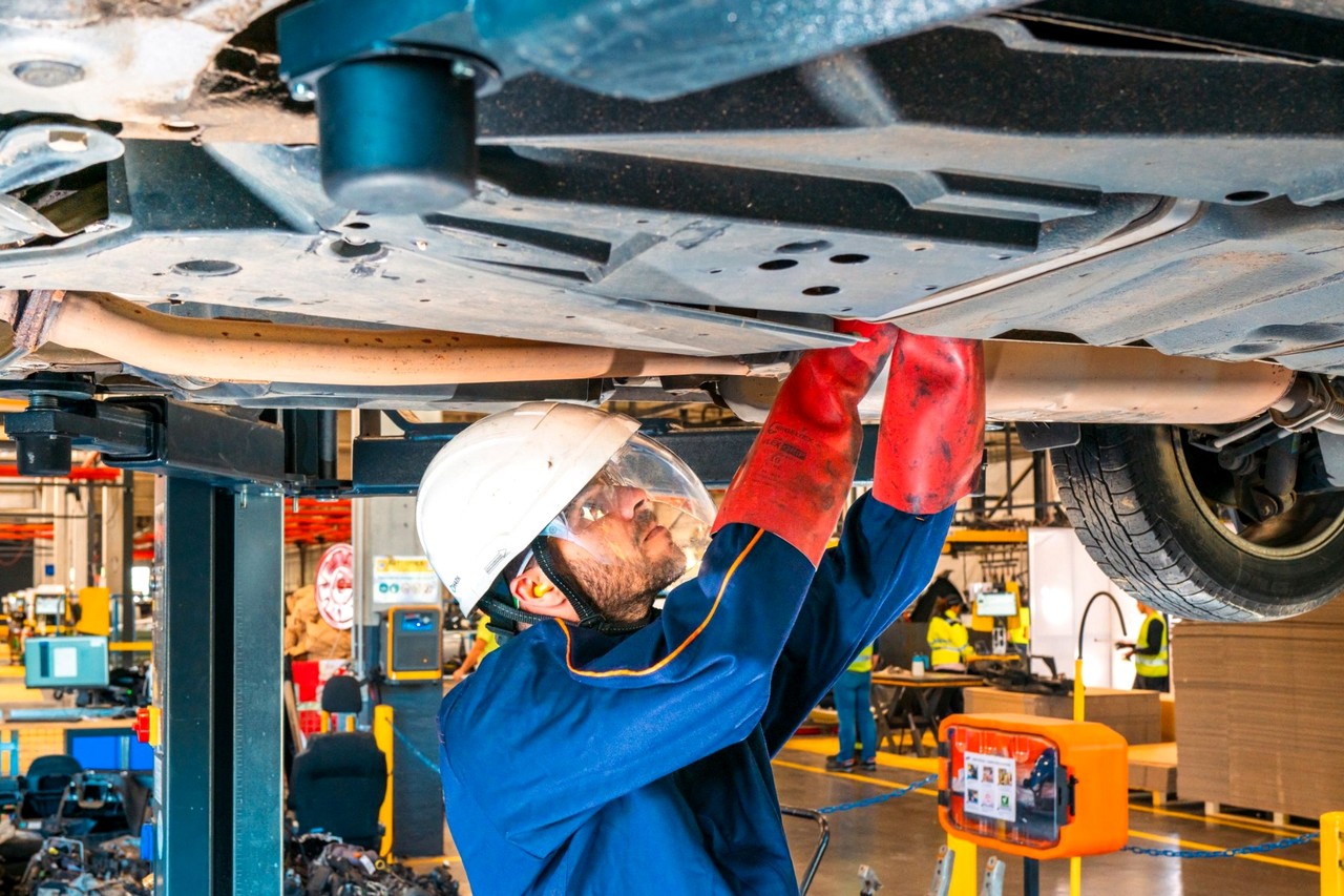 Les techniciens habilités de GPA réalisent un diagnostic approfondi de chaque batterie avant sa commercialisation. ©GPA