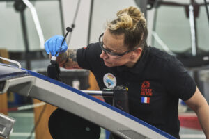 Championne de France 2024, Marine Aguilar a accompagné Mouslime Madi Boura dans sa préparation à la finale mondiale du Best of Belron. ©Carglass
