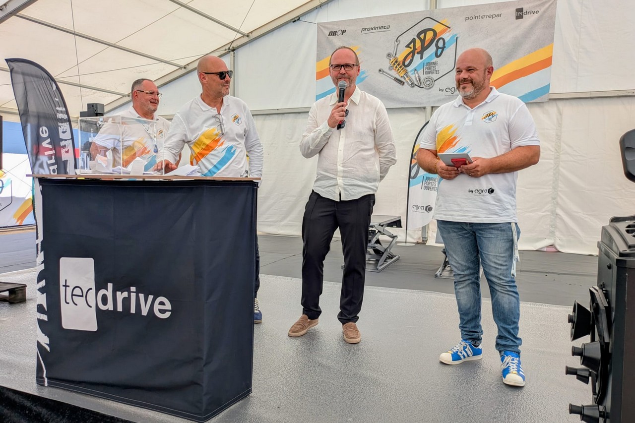 Nicolas Gérard, responsable développement réseaux et référent équipement/outillage, Christophe Sibille, directeur commercial et marketing, Laurent Brutinel, président, et Enrique Vicente, directeur général de l’Agra, ont lancé officiellement la gamme d’équipements TecDrive lors de la journée portes ouvertes du 18 juin 2026. ©J2R