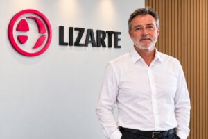 Lizarte muscle sa direction commerciale avec Julio Estallo