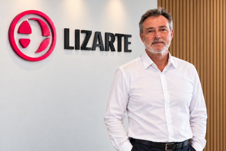 Lizarte muscle sa direction commerciale avec Julio Estallo