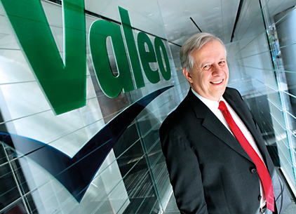 Les bons résultats de Valeo ont entraîné l’embauche de 1 000 ingénieurs en 2011 et les prises de commandes déboucheront sur le recrutement de 15 000 personnes à horizon 2015.