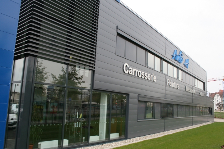 La Carrosserie Auto H dispose de 1 700 m² et d'installations parfaites pour tirer le meilleur de Permahyd Hi-TEC.