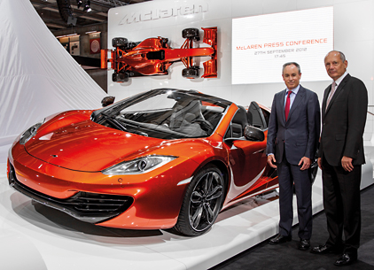 Renforcé à l’occasion du lancement de l’hybride P1, le partenariat McLaren et Akzo Nobel (Sikkens et Lesonal) assure au constructeur britannique une technologie de peinture de pointe.