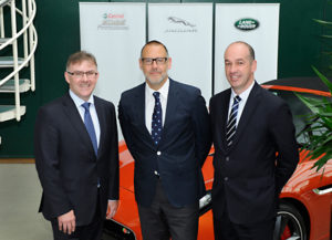 Castrol persiste et signe avec Jaguar Land Rover